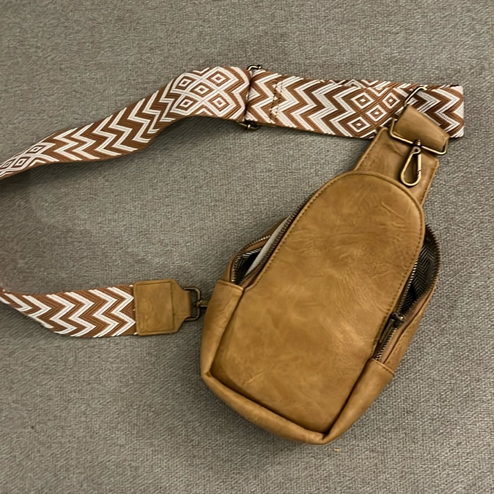 Vegan leather crossbody fanny Pink Lily never used